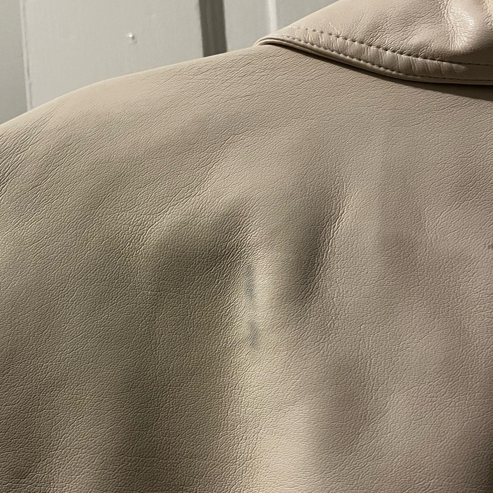 Aritzia Wilfred The Ganna Shirt Jacket in Vegan Leather in Birch FLAWED - Picture 7 of 9